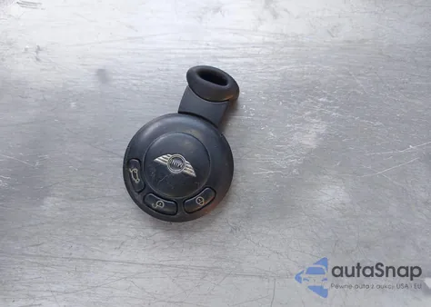 2010 Mini Cooper S z USA, uszkodzony, nr VIN WMWMF7C55ATZ71881